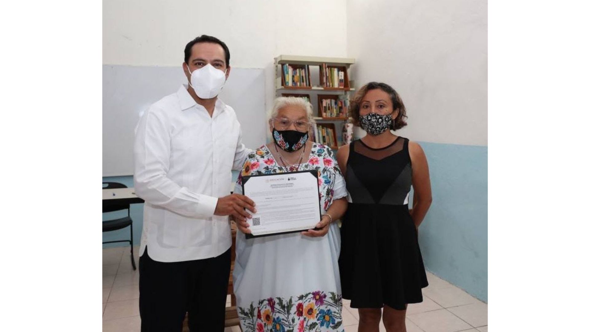 A los 70 años, María Luisa Paredes Durán termina su primaria en Muna